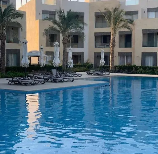 Mangroovy Ritzy, Cerulean By The Pool Appartement *