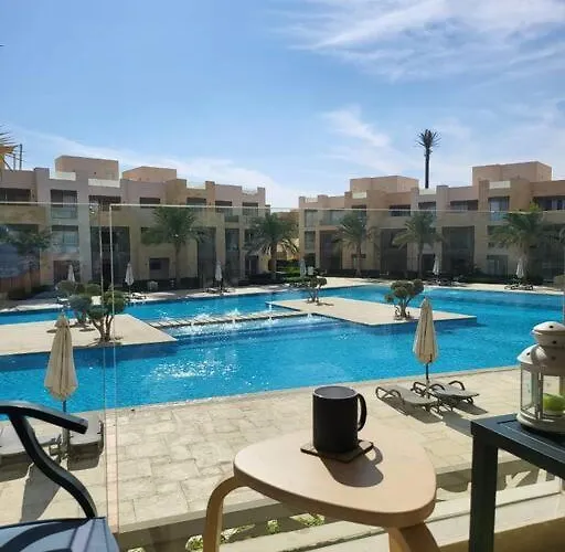 Appartement Mangroovy Ritzy, Cerulean By The Pool