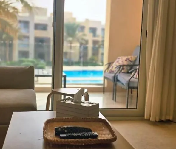Mangroovy Ritzy, Cerulean By The Pool