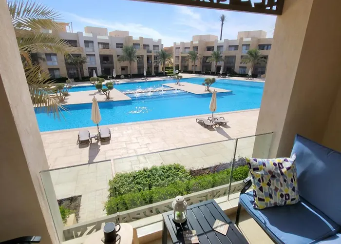 Mangroovy Ritzy, Cerulean By The Pool *
